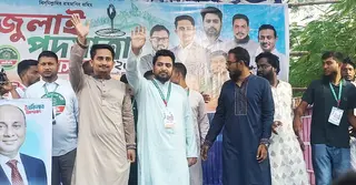 সরকারই রাষ্ট্রপতিকে সরিয়ে দেয়ার পরিকল্পনা করছে: নাহিদ ইসলাম